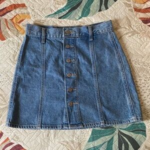 Levi’s denim skirt medium wash